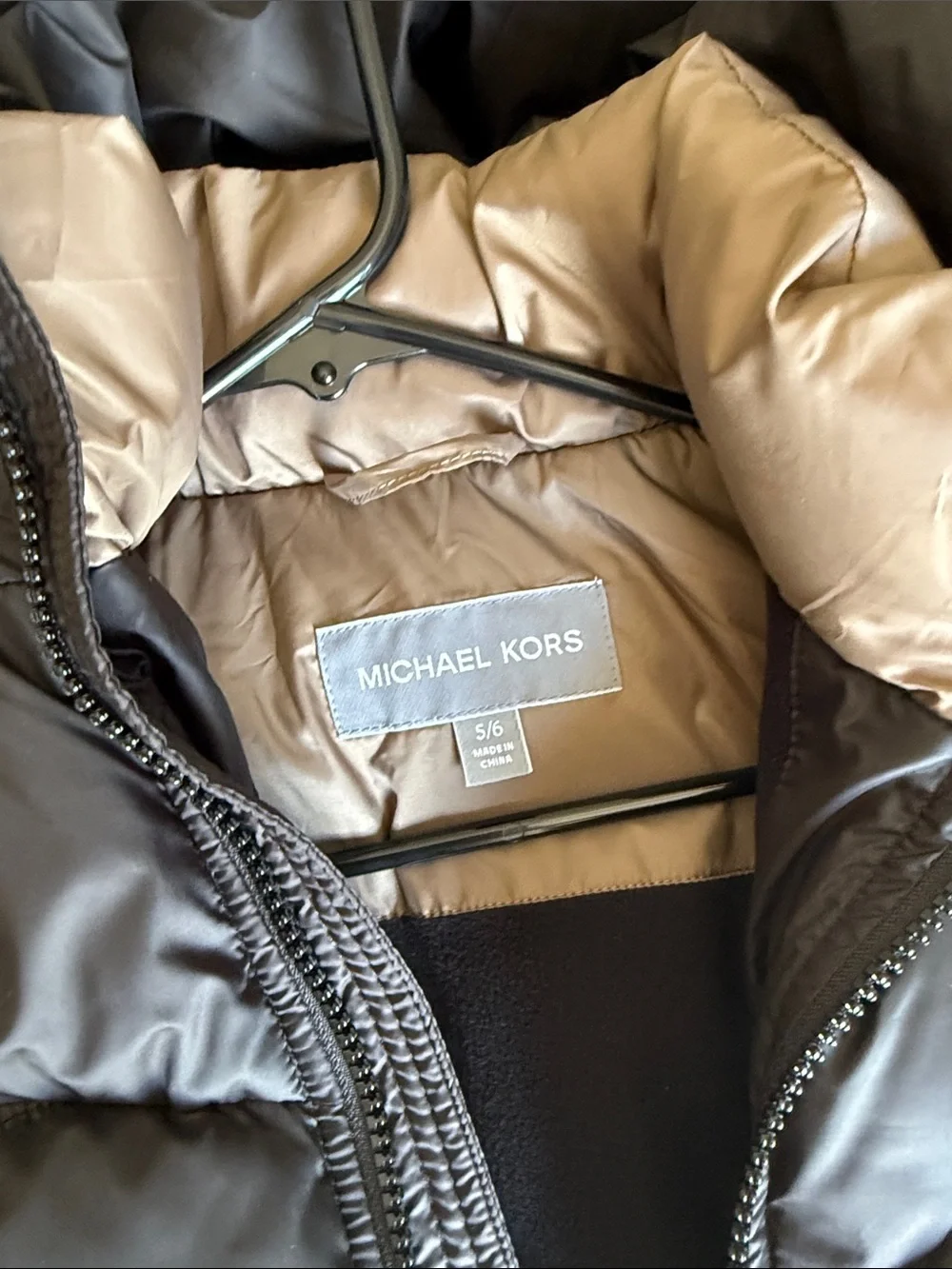 Michael Kors Kids Hooded Puffer Jacket in Black with Tan Lining. Size 5/6